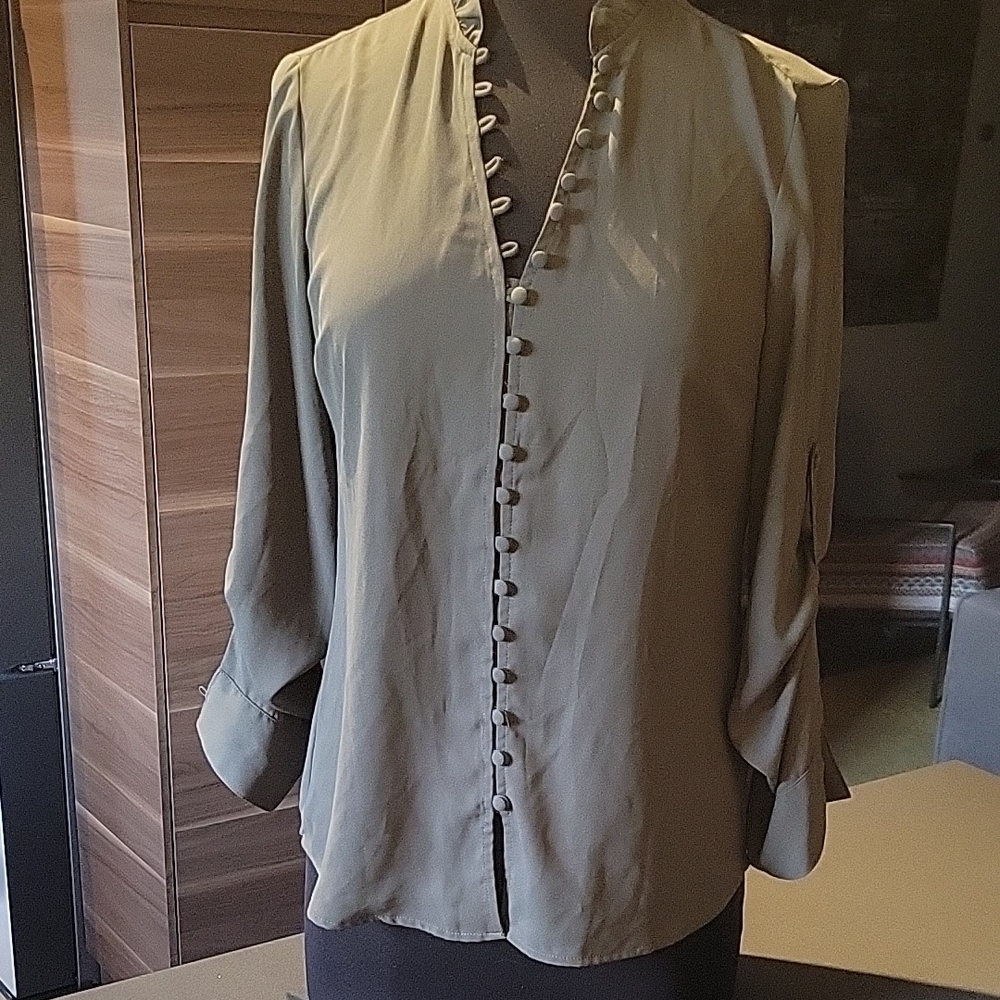 Express Green V-neck 3/4 Sleeve Blouse